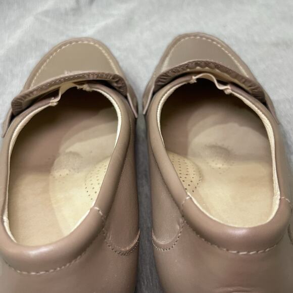 SAS Easier Loafers Clogs Shoes Womens Size 9.5 M Beige Leather Slip On Comfort - Picture 12 of 16